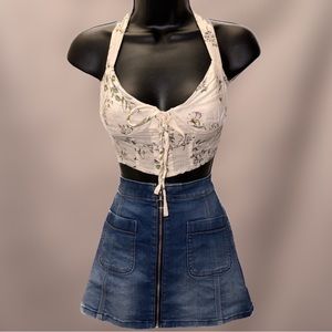 NEVER BEEN WORN Beautiful White Flower Cropped Tank💕